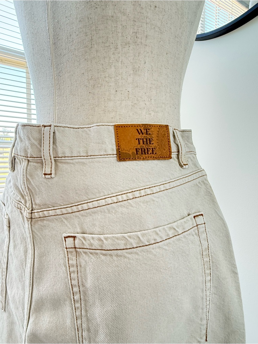 NWT Free People Final Countdown Cuffed Boyfriend Jeans in shade Big Ban - Picture 5 of 15
